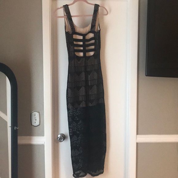Beautiful fitted Black and nude dress! - Picture 2 of 4